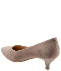 Trotters Kiera Suede Kitten Heel Pumps -Hummel Winkel 00000000 zi edd5c055 7e2c 4e10 a03d bf5cc55ae999 02 ai