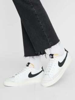 Nike Sportswear Casual Sneakers Sneakers Laag BLAZER LOW 77 Dames Wit / Eierschaal -Hummel Winkel 042ed24cca27a9724ec6f12e4e99d4c8
