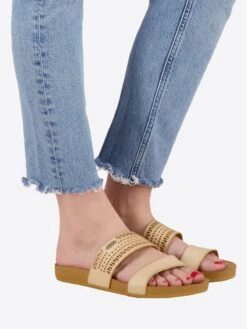 Reef Badslippers Strand-/badschoen Cushion Vista Perf Dames Sand / Bruin 12 Reef Badslippers Strand-/badschoen Cushion Vista Perf Dames Sand / Bruin -Hummel Winkel 13a6cd626ed5b40b2787ce2b4ae5ec95