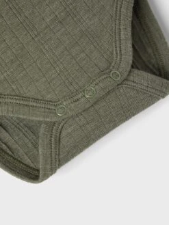 NAME IT Bodys Rompertje/body WANG Kinderen Donkergroen 7 NAME IT Bodys Rompertje/body WANG Kinderen Donkergroen -Hummel Winkel 26ec4cb8deed62c4310ac9579065ee7e