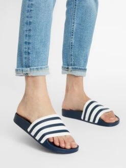 Adidas Originals Klassieke Muiltjes Muiltjes ADILETTE Dames Navy -Hummel Winkel 35a3d3315b19cd29a5b4fd6e84b7d3af