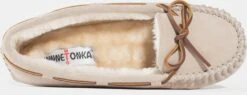 Minnetonka Pantoffels Huisschoenen Cally Dames Beige -Hummel Winkel 64effc69c3539fc53ba22b604e197e5e