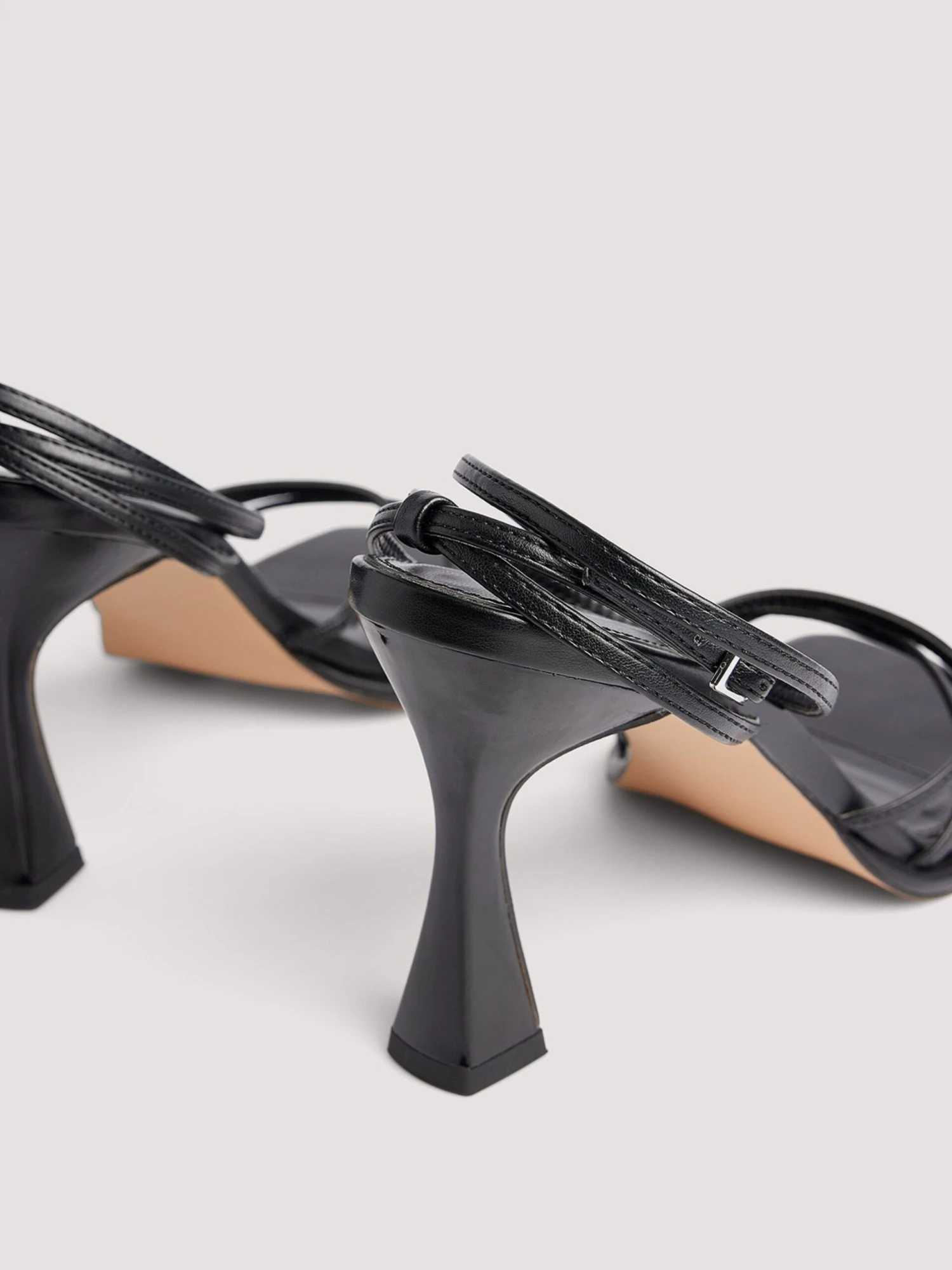 NA-KD Sandalen Met Hak Sandalen Met Riem Dames Zwart 4 NA-KD Sandalen Met Hak Sandalen Met Riem Dames Zwart - Afbeelding 2