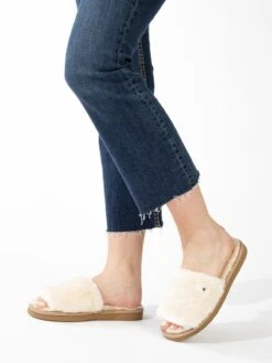 Minnetonka Pantoffels Huisschoenen Lolo Dames Crème -Hummel Winkel ccf95de0610e60c436f327827b01ffab